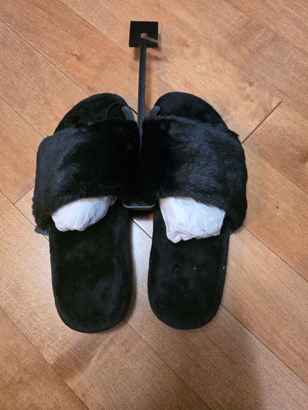 NWT Express Women's Fuzzy Slipper - Size 9